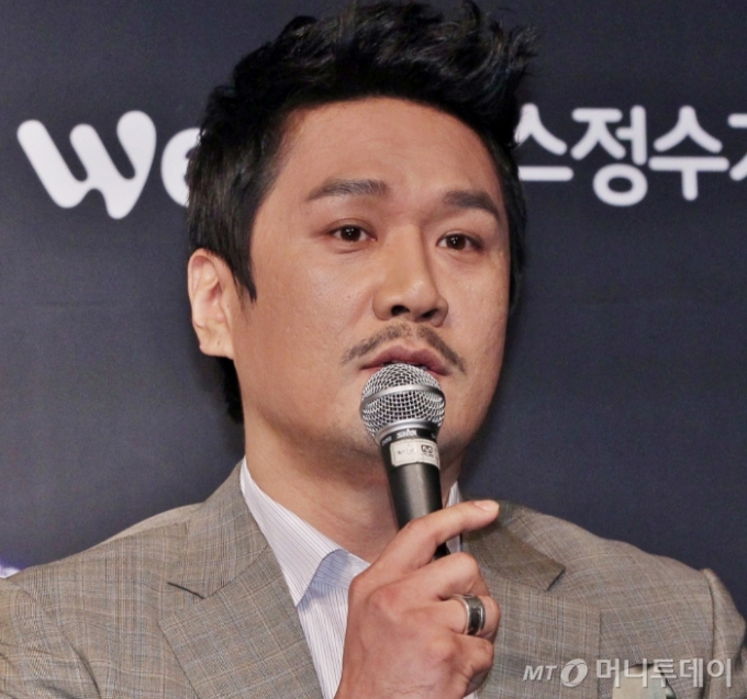 한국계 캐나다인인 가수 JK김동욱(영문명 John Kim·사진)이 국내 정치활동에 참여한 혐의로 고발당할 위기에 놓였다. 현행법상 외국인은 국내에서 정치활동을 할 수 없다. /사진=머니투데이 DB