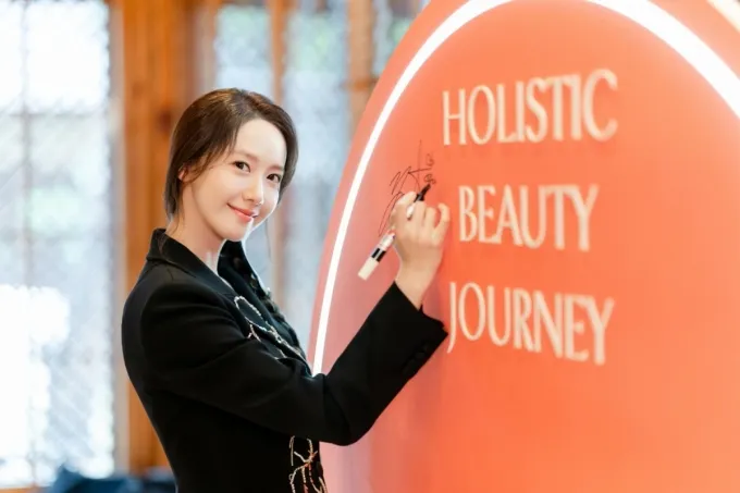 한국 가구 박물관에서 진행된 설화수 글로벌 컬처트립 행사에 참석한 배우 임윤아의 모습/사진=아모레퍼시픽