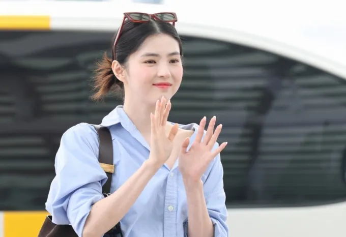  배우 한소희가 지난 8월1일 오전 팬미팅을 위해 인천국제공항을 통해 대만 타이베이로 출국하고 있다./사진=뉴스1.