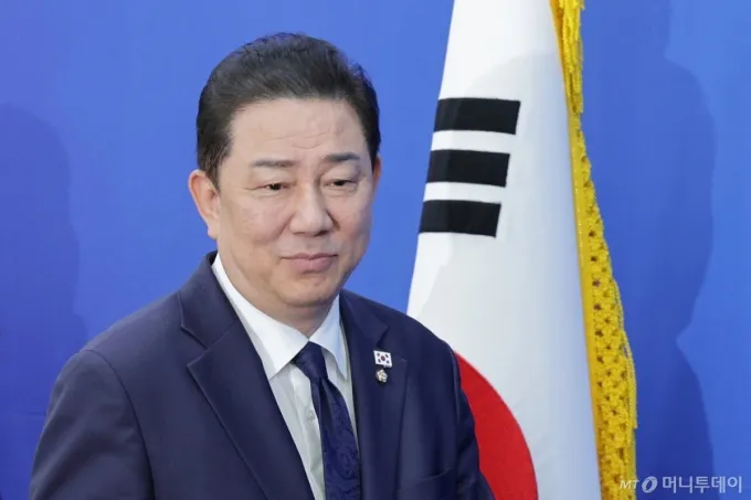 (서울=뉴스1) 신웅수 기자 = 김병기 더불어민주당 원내대표가 16일 서울 여의도 국회에서 열린 국정감사 대책회의에 참석하고 있다. 2025.10.16/뉴스1 Copyright (C) 뉴스1. All rights reserved. 무단 전재 및 재배포, AI학습 이용 금지. /사진=(서울=뉴스1) 신웅수 기자