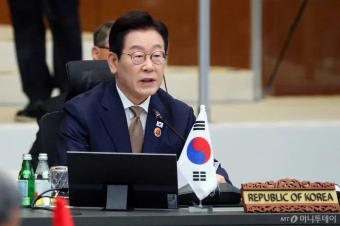 [쿠알라룸푸르=뉴시스] 고범준 기자 = 이재명 대통령이 27일(현지 시간) 말레이시아 쿠알라룸푸르 컨벤션 센터에서 열린 한-아세안(ASEAN·동남아시아국가연합) 정상회의에서 발언하고 있다. 2025.10.27. bjko@newsis.com /사진=최동준